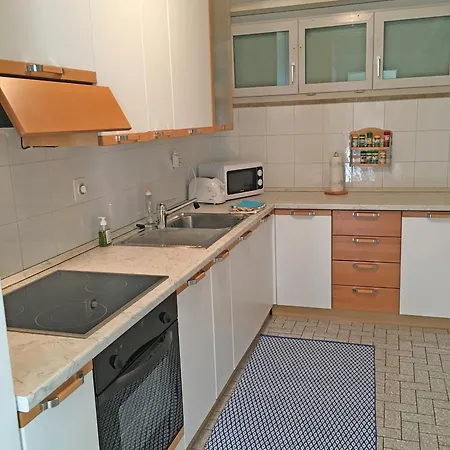 Casa Varesi, 5 Stock By Holap Sa Apartament Locarno